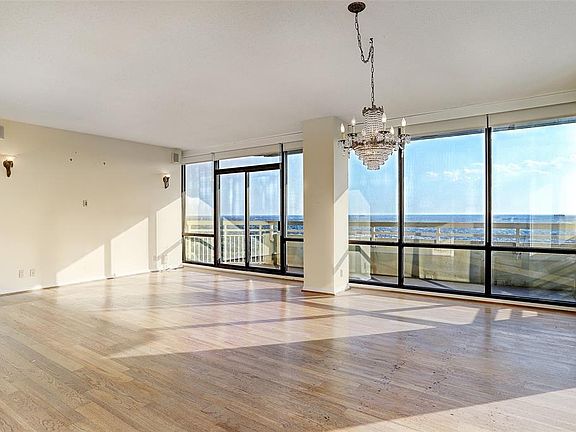 4th image of 15 Greenway Plz Unit 25HK