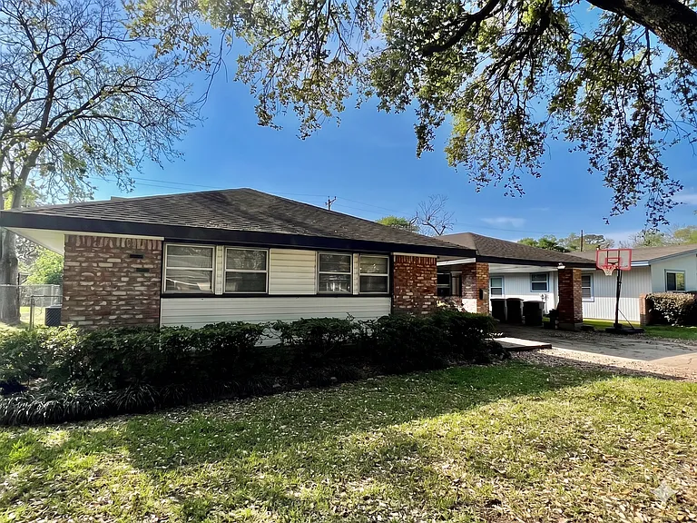 2107 Restridge Dr #2 — Photo 1