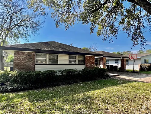 2107 Restridge Dr Photo 1