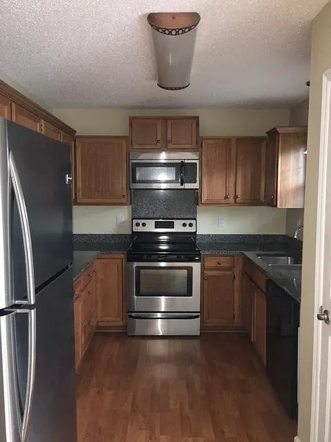 2421 Pepperfield Dr — Photo 2