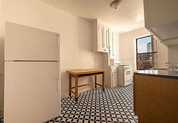 4th image of 451 Clinton Ave APT 5C