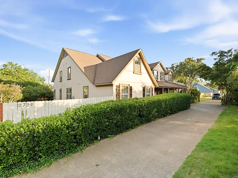 2720 Oates Dr — Photo 74