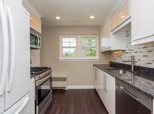 27A Arnold Way, West Hartford, CT 06119