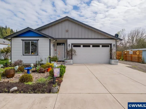 214 Averill St, Brownsville, OR 97327