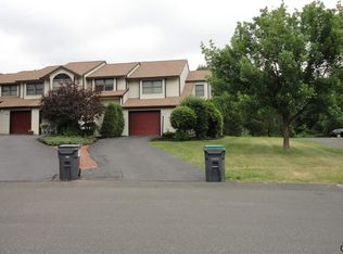 7 Surrey Hill Dr, Latham, NY 12110