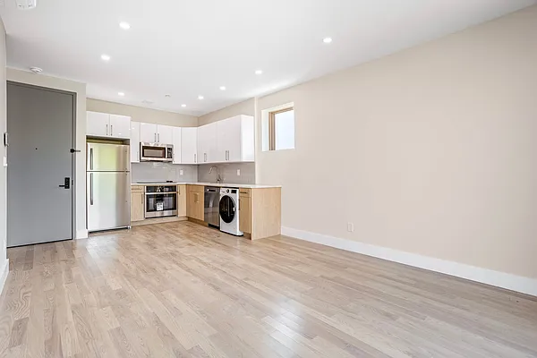 Rented by Skyhigh Realty NYC LLC | media 15