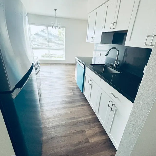 2 bed, 950 sqft, $3,400 — Photo 2