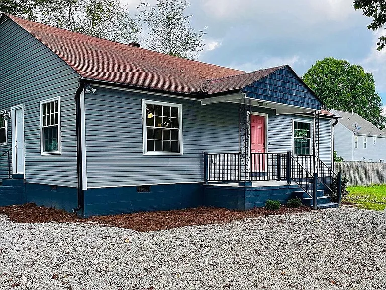 4111 Glory St — Photo 1