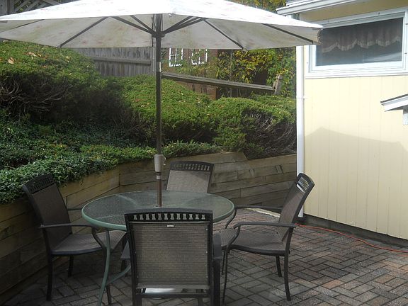 3rd image of 2 Mount View Ave