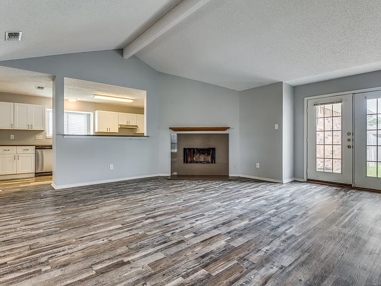 209 W Schreiber St — Photo 5