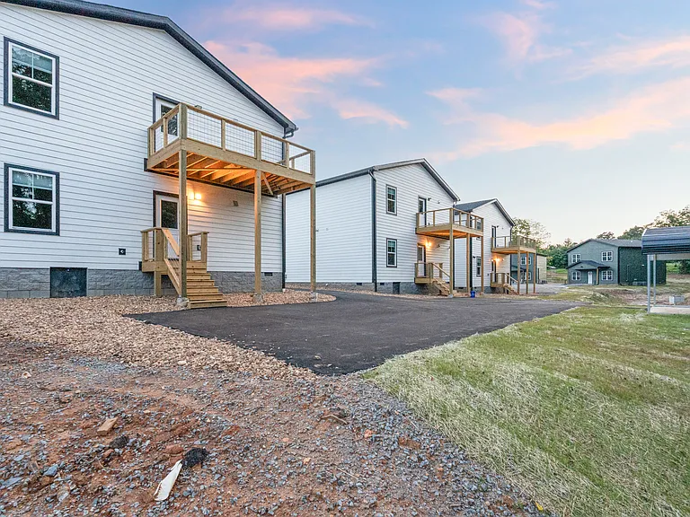 Outdoor common area
*Deck is exclusive to upstairs units*