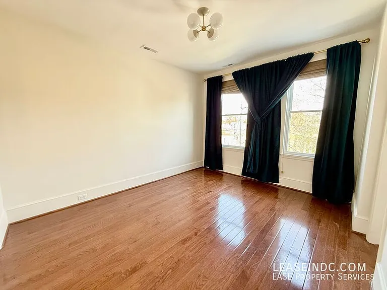 159 V St NE — Photo 21