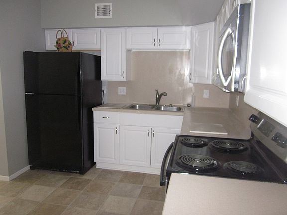 4th image of 2405 Franciscan Dr APT 19