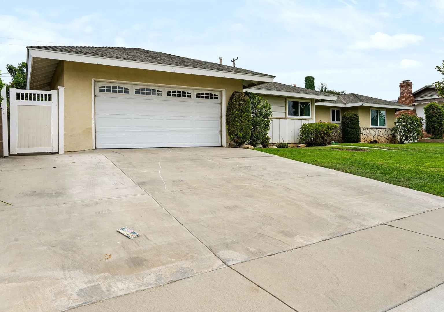 Beautiful 3 Bedroom Home in Covina — Photo 2