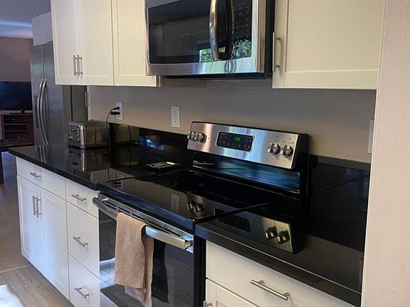3rd image of 3281 Arroyo Dr