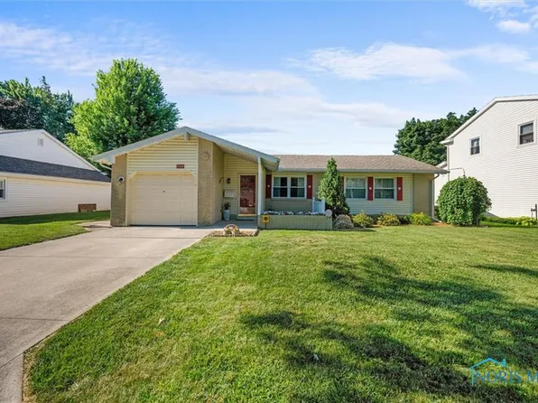 3328 N Reach Dr, Oregon, OH 43616
