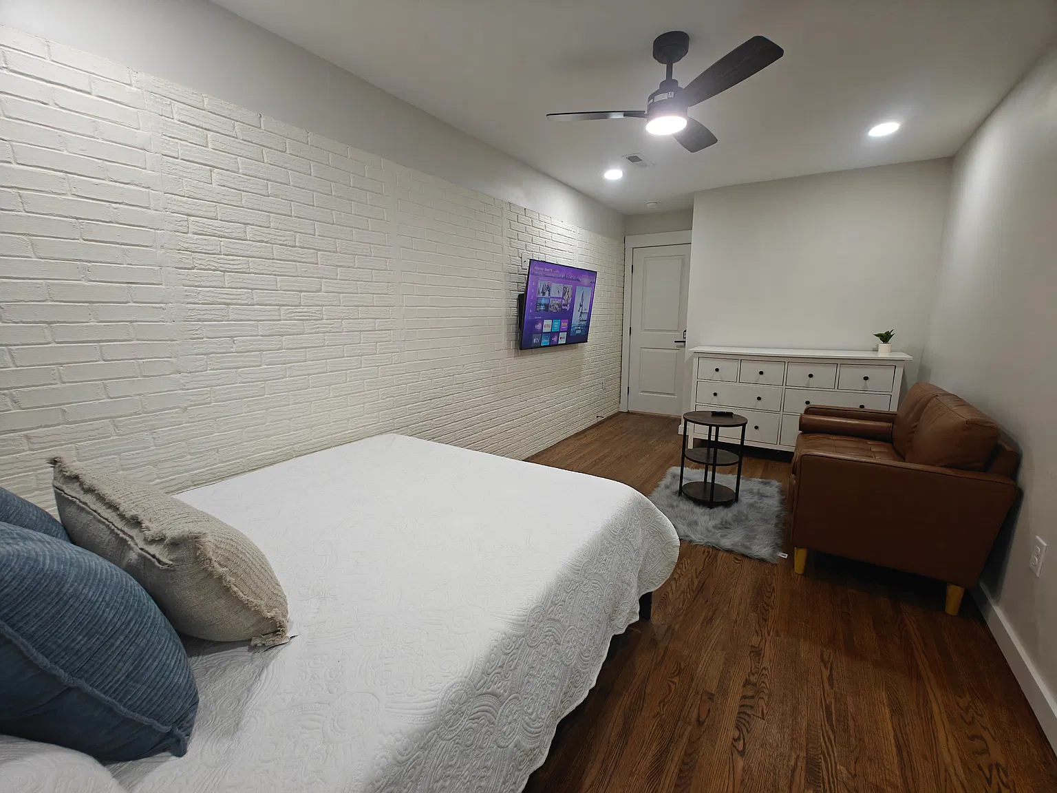 6 bed, 2090 sqft, $925 — Photo 3