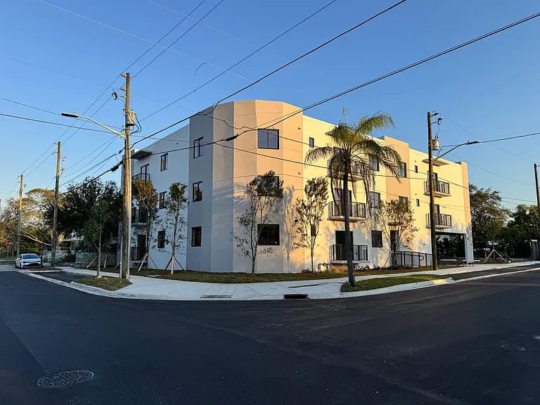 5423 NE Miami Ct #2 — Photo 1