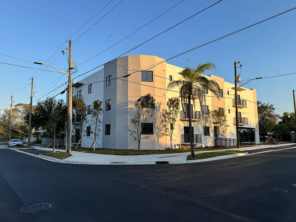 5423 NE Miami Ct #2