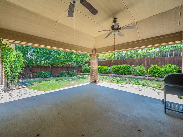 109 Chateau Dr — Photo 15
