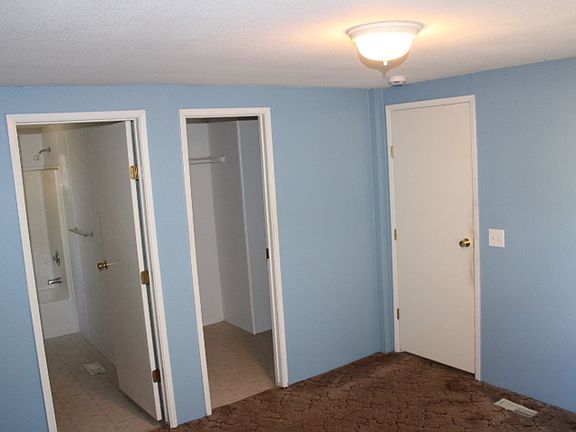 5th image of 5266 Sunset Dr #B