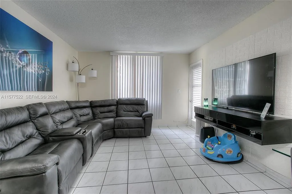 2 bed, 2.0 bath, 996 sqft, $1,900 — Photo 1