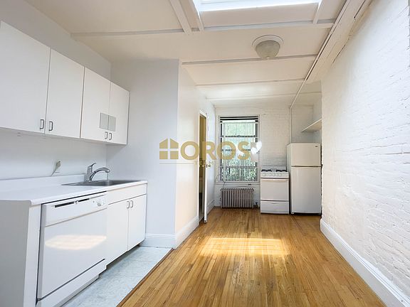 5th image of 341 E 10th St APT 5E