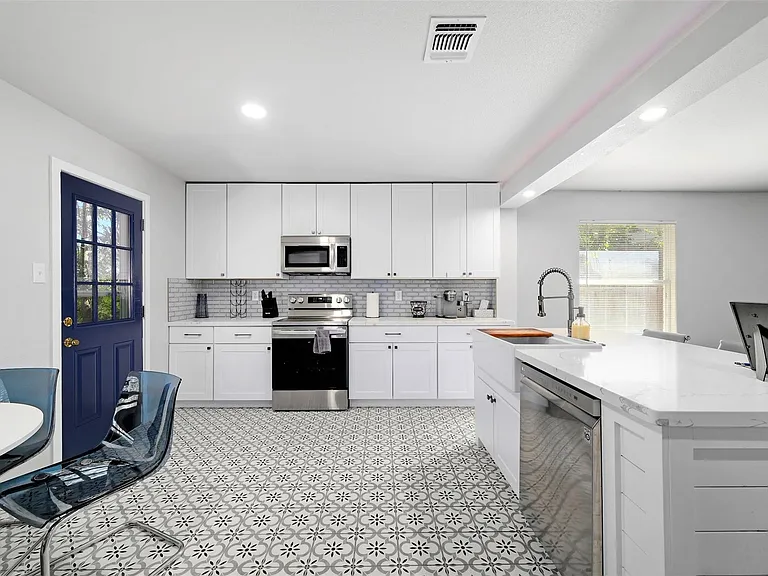 610 Duke Bnd — Photo 11