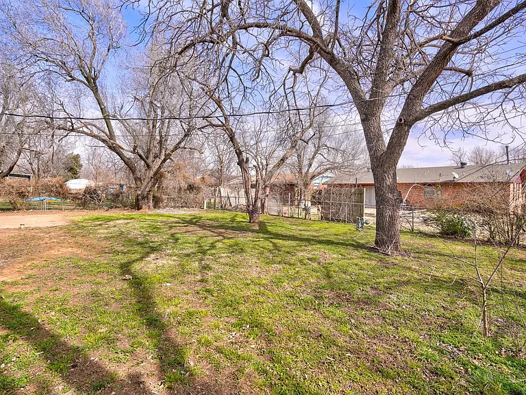 1200 McDonald Dr — Photo 22
