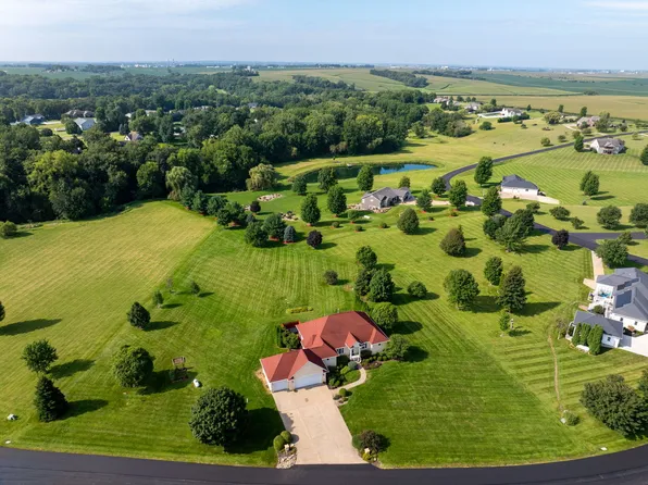 516 Randy Dr, Clinton, IA 52732