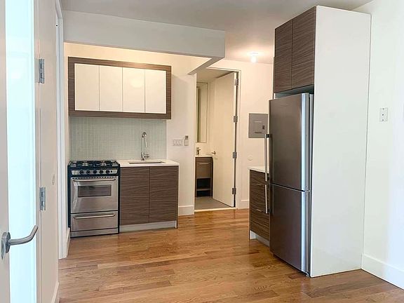 3rd image of 106 Meserole St #3X