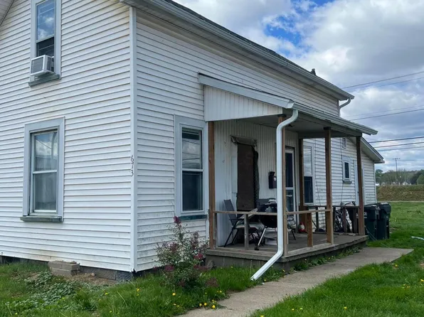 673 John St, Coshocton, OH 43812