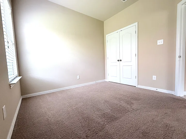 616 Kinghaven Dr — Photo 18