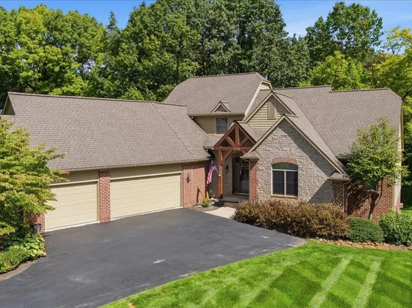 9688 Kingston Pointe Dr, Clarkston, MI 48348