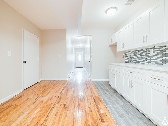 3rd image of 1013 E 156th St #1L