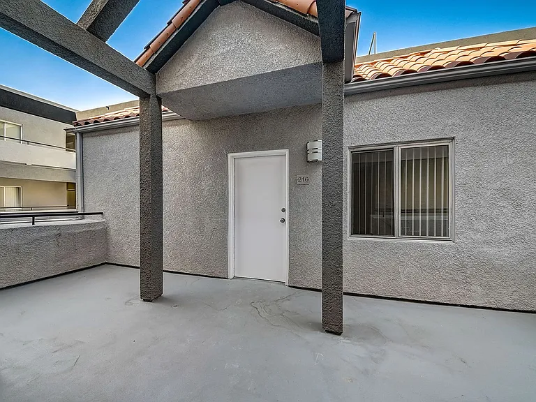 14900 Moorpark Street — Photo 17