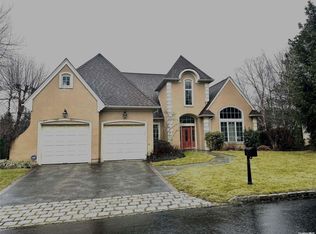 9 Stony Gate Oval, New Rochelle, NY 10804