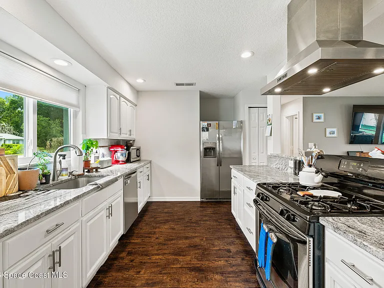 2502 Plantation Dr — Photo 10