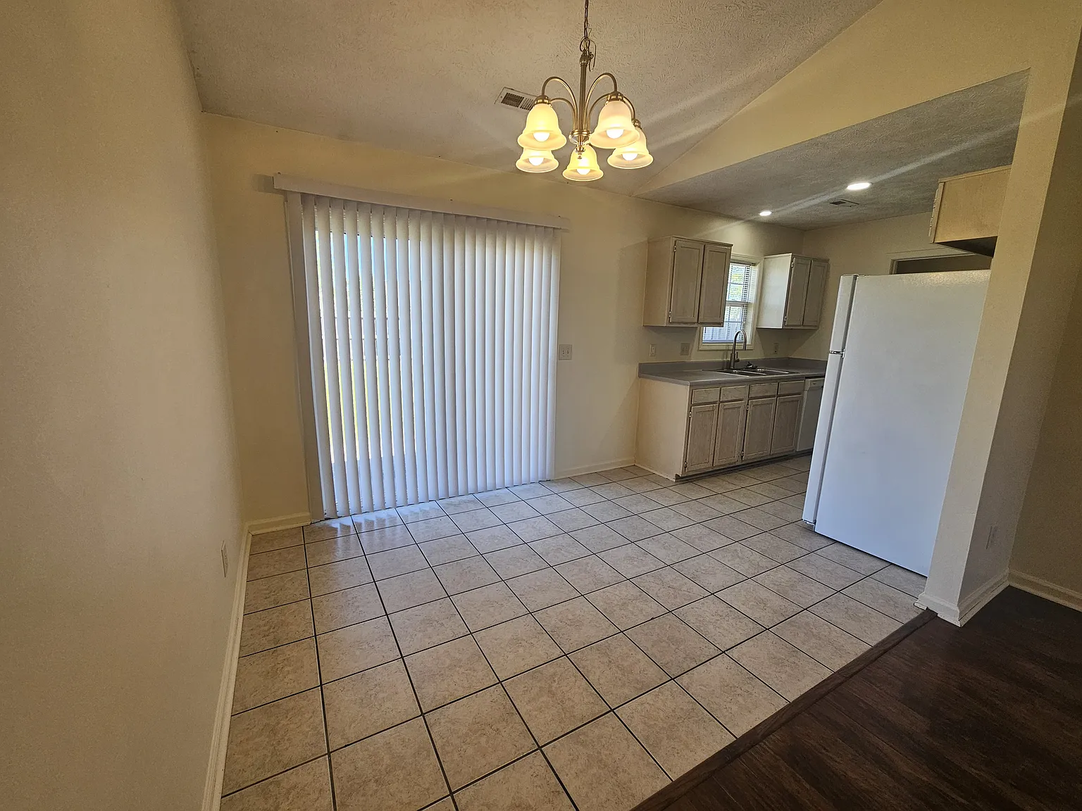 3 bed, 1100 sqft, $1,925 — Photo 4