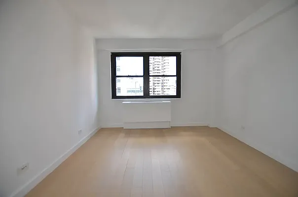 Rented by Manhattan Realty Group | media 2