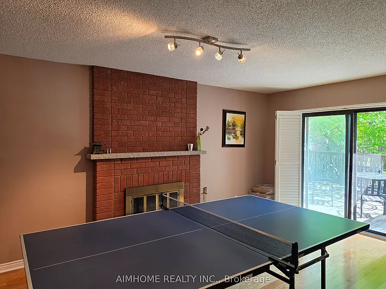 49 Holbrook Ct — Photo 5