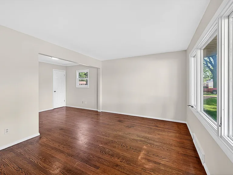 3945 Crosby Dr — Photo 7