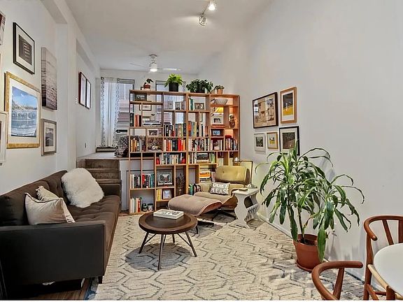 4th image of 23 Waverly Pl APT 6M