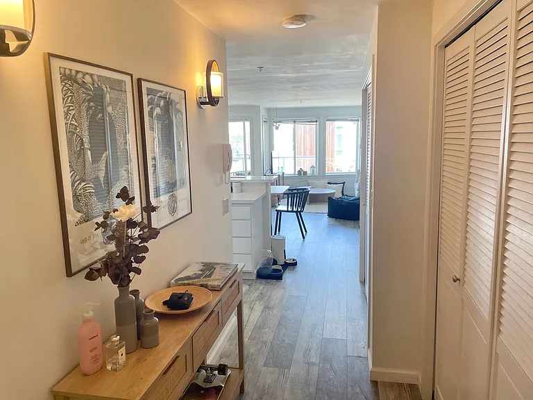 2432 Dexter Ave N #200 — Photo 3