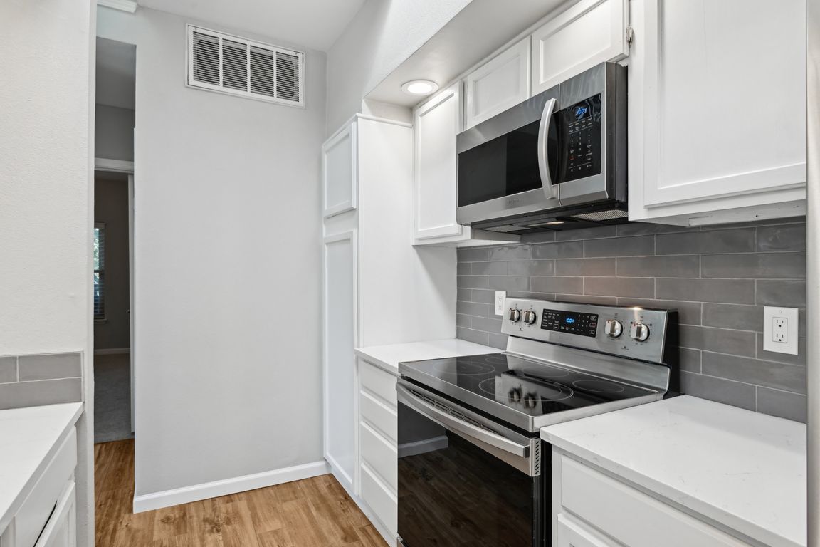 Preston Oaks Rd 1708-014.jpg