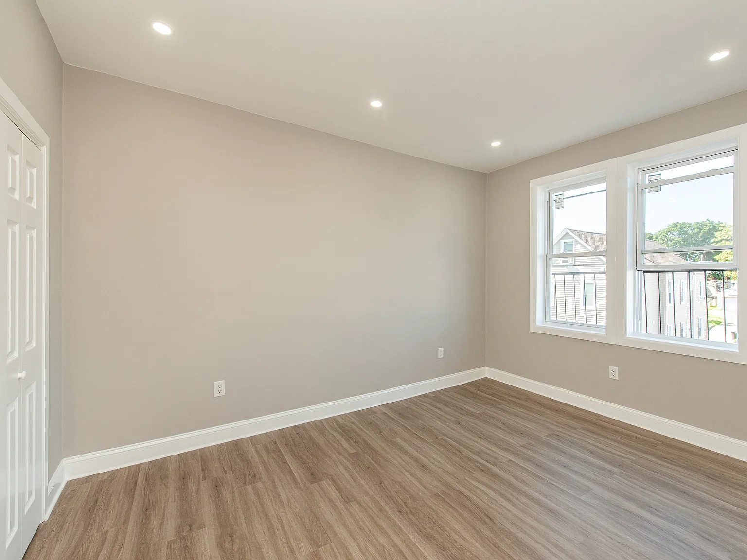 2 bed, 585 sqft, $2,400 — Photo 2