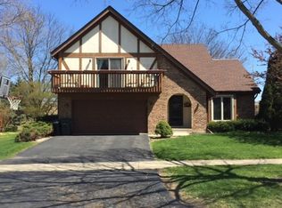 137 N Wilke Rd, Palatine, IL 60074