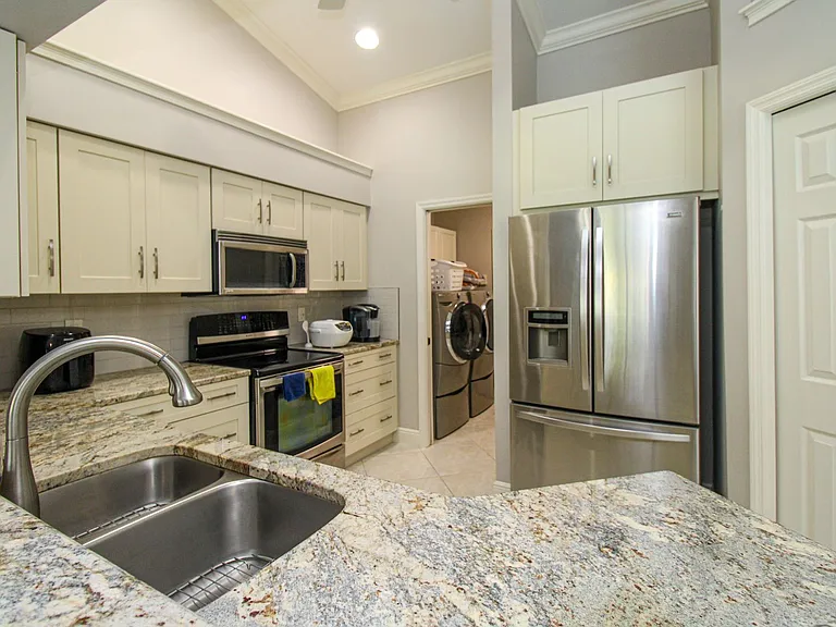 333 Wentworth Ct — Photo 8