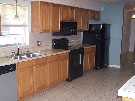5th image of 805 Coulter Cir
