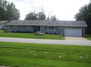 905 S Grant St, Clinton, IL 61727